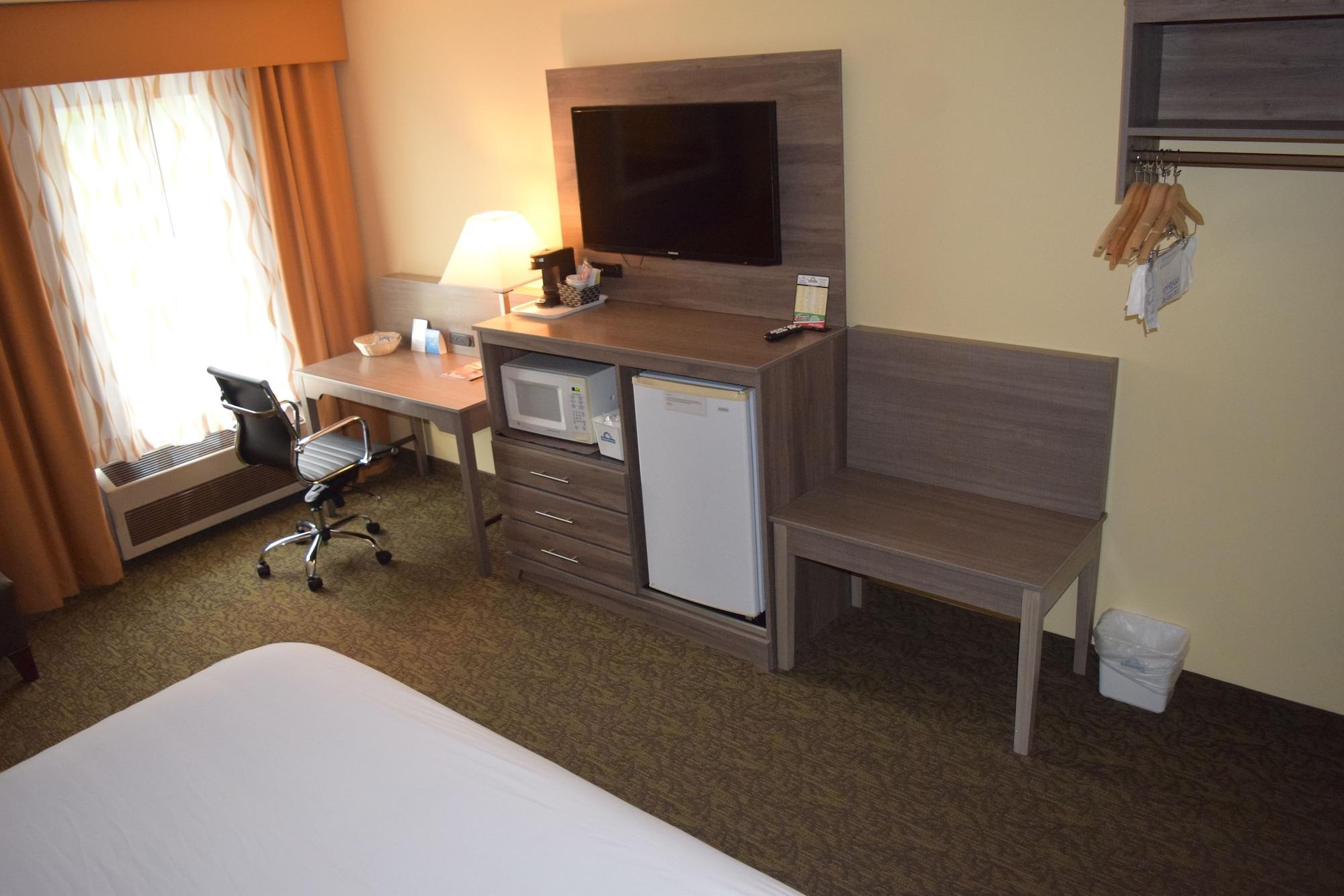 Days Inn By Wyndham Cadillac Dış mekan fotoğraf