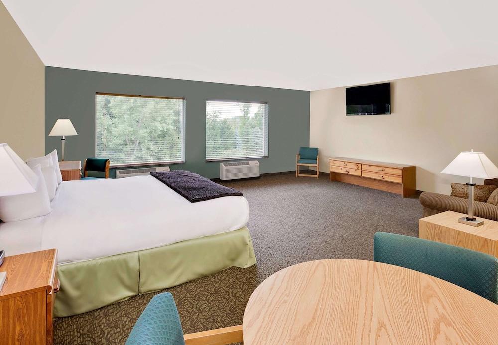 Days Inn By Wyndham Cadillac Dış mekan fotoğraf