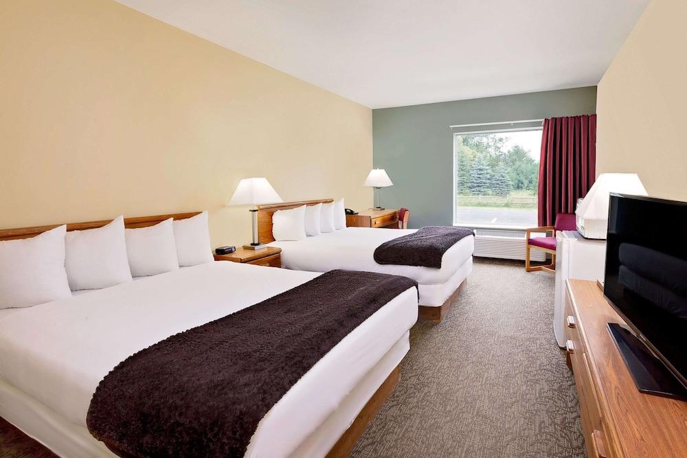 Days Inn By Wyndham Cadillac Dış mekan fotoğraf